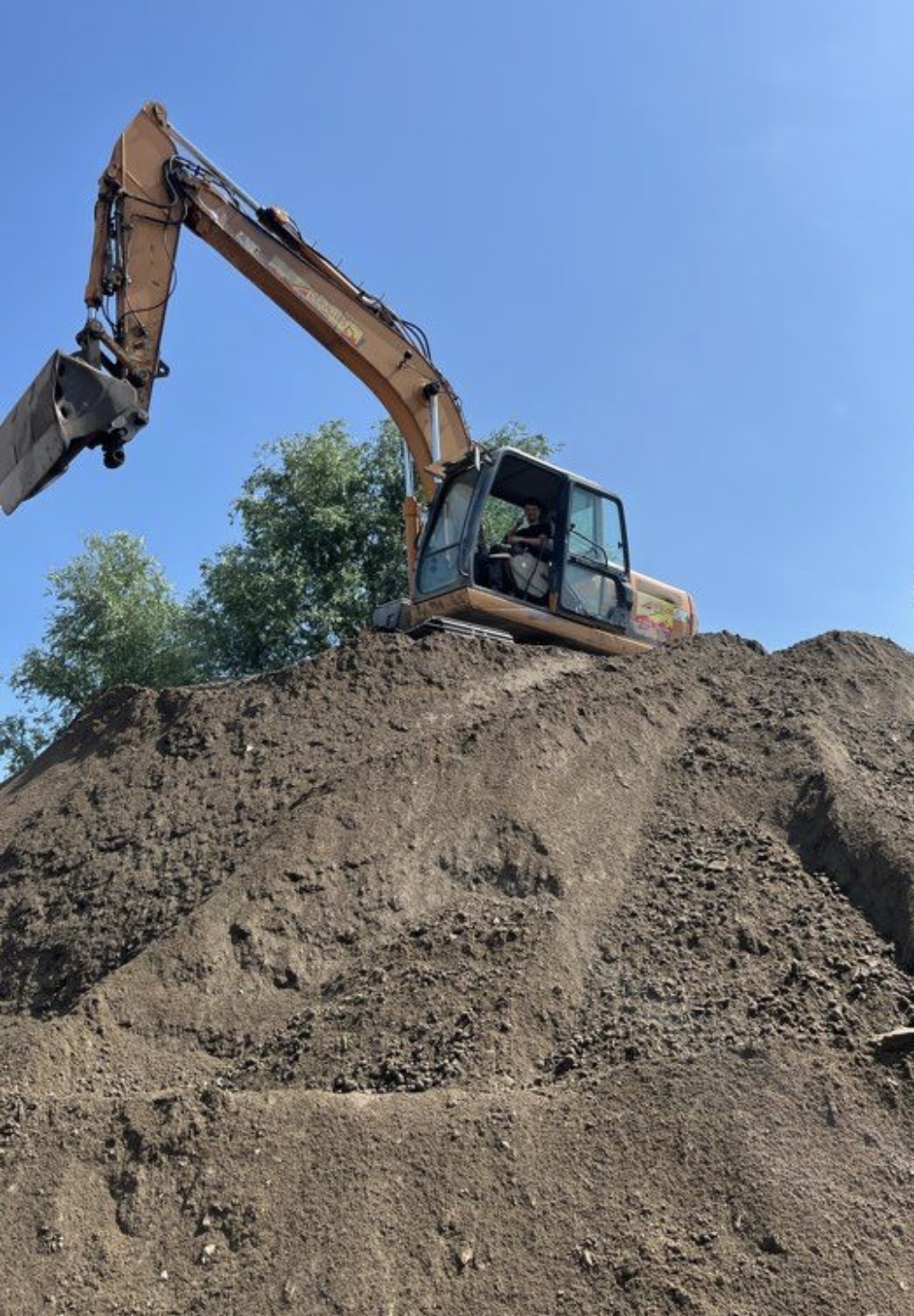 Matériaux recyclés Dervillers TP : terre végétale, sable et cailloux recyclés